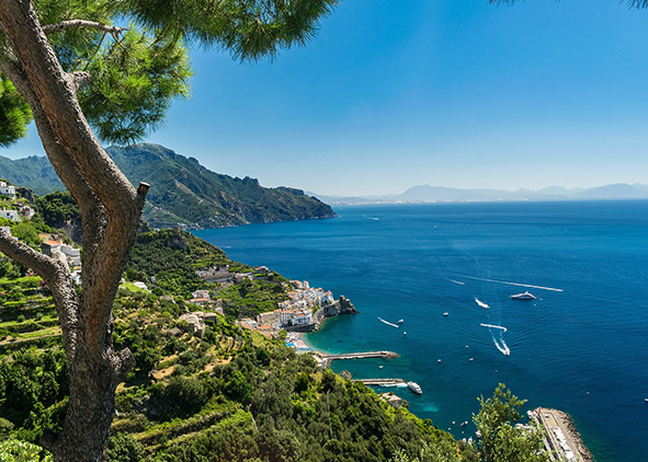 Terrace cultivation, Cultural landscapes of Amalfi Coast, 2009 (credit: viaggiart.com). AGATHÓN 06 | 2019