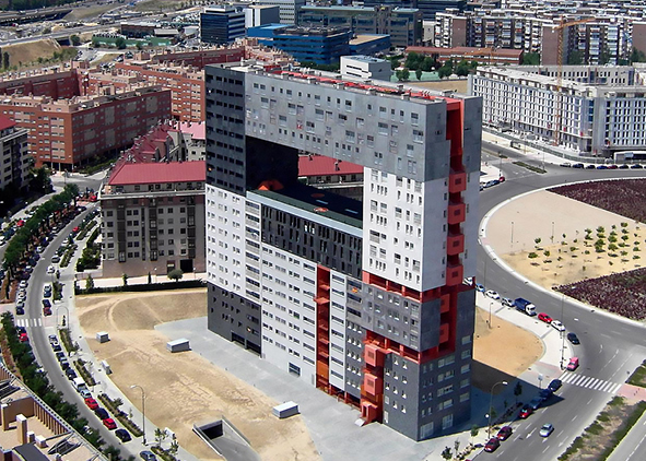 ‘Mirador’ in San-chinarro by MVRDV, 2005. AGATHÓN 7 | 2020