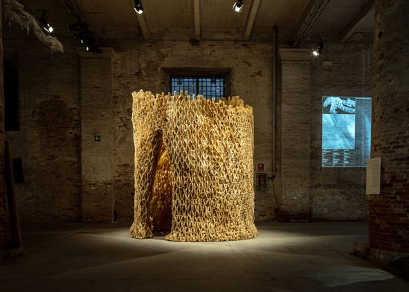 Alive – A New Spatial Contract for Multi-Species Architecture designed by David Benjamin of The Living New York, La Biennale di Architettura in Venezia, 2021 (credit: La Biennale di Venezia, 2021). (credit: L. Büscher, 2021). AGATHÓN 11 | 2022