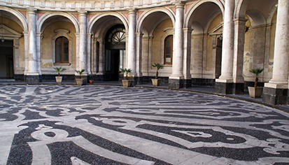 Catania, Collegio Cutelli: particolare della pavimentazione del cortile interno