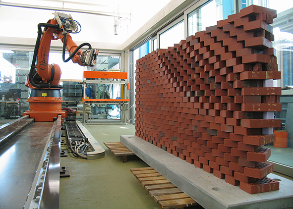 Robot (Pin) laying hollow bricks on a construction site (photo by Tibbo)