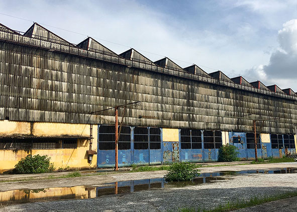 Exterior and interior views of the Gia Lam Railway Works, Hanoi: spatial qualities supporting adaptive reuse potential (credit: the Author, 2022).  AGATHÓN 19 | 2026